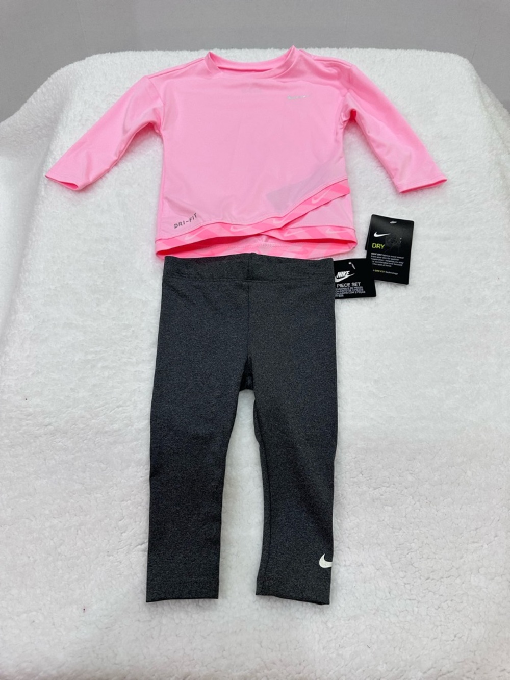 Girl’s Nike Legging Set - Picture 2 of 7